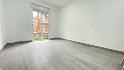 Piso en Alquiler Calle Zona: Moderno y Cómodo