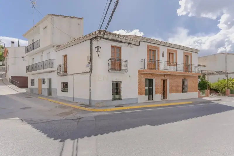 Casa en venta en Granada  5 habitaciones 3 baños 238m²