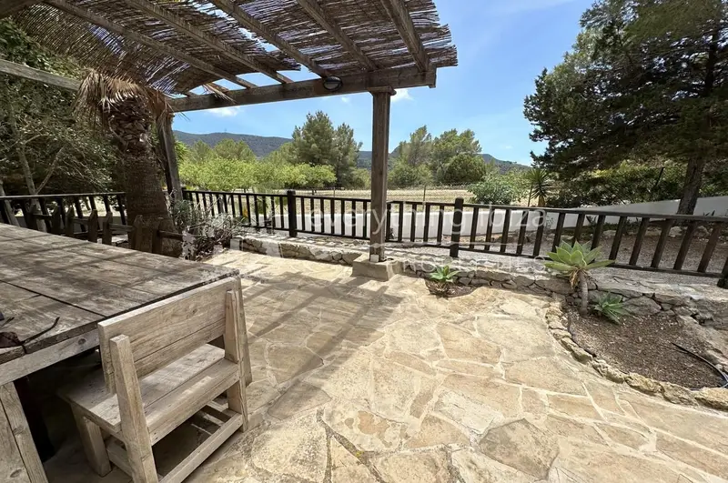 Chalet en venta en Ibiza zona tranquila con piscina privada