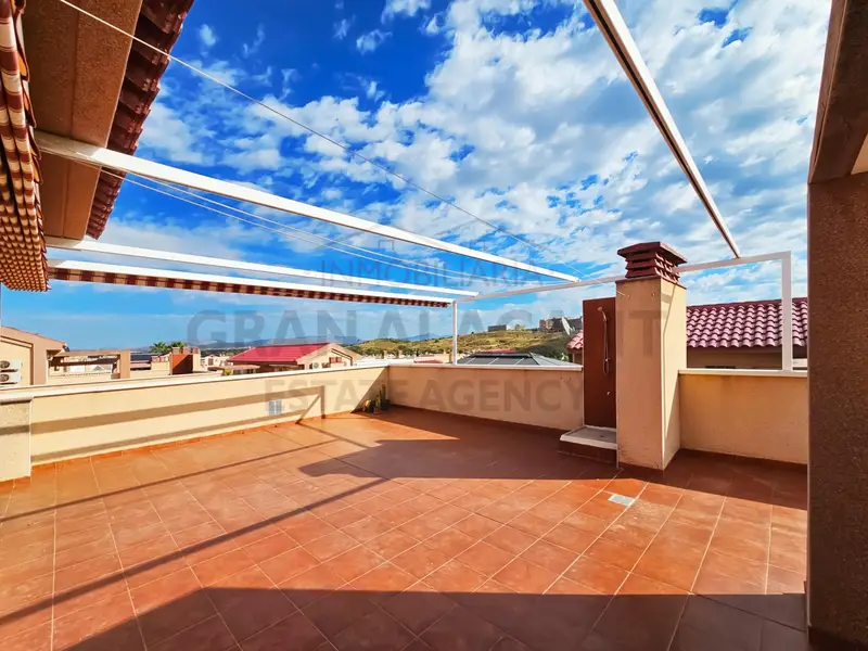 Bungalow en Gran Alacant con Piscina y Solarium Cerca de la Playa