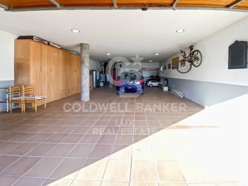 Chalet en Vilamalla con piscina y estudio independiente