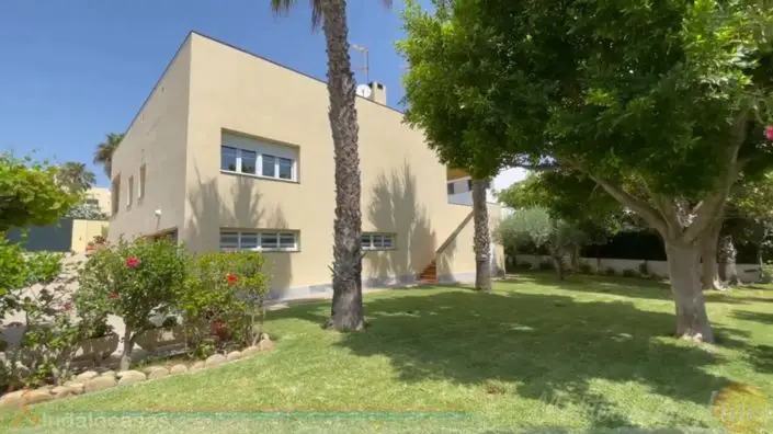 Villa de Lujo 4 Dormitorios Cerca de la Playa