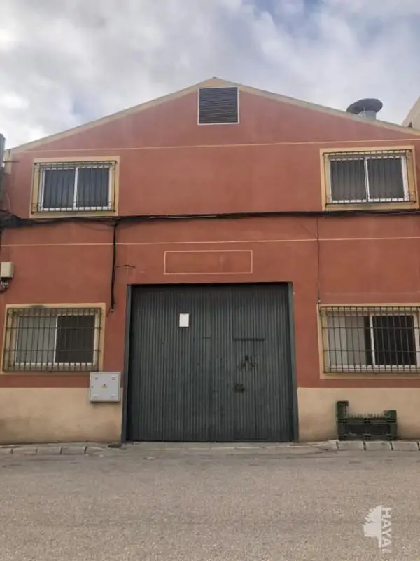 Nave en Lucena con Ascensor Trastero y Garaje