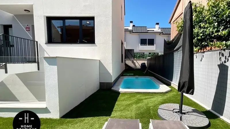 Chalet Pareado en Venta Barajas Madrid 4 Dormitorios 220m2