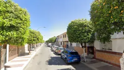 Casa Unifamiliar en La Rinconada con Patio, Garaje y Trastero