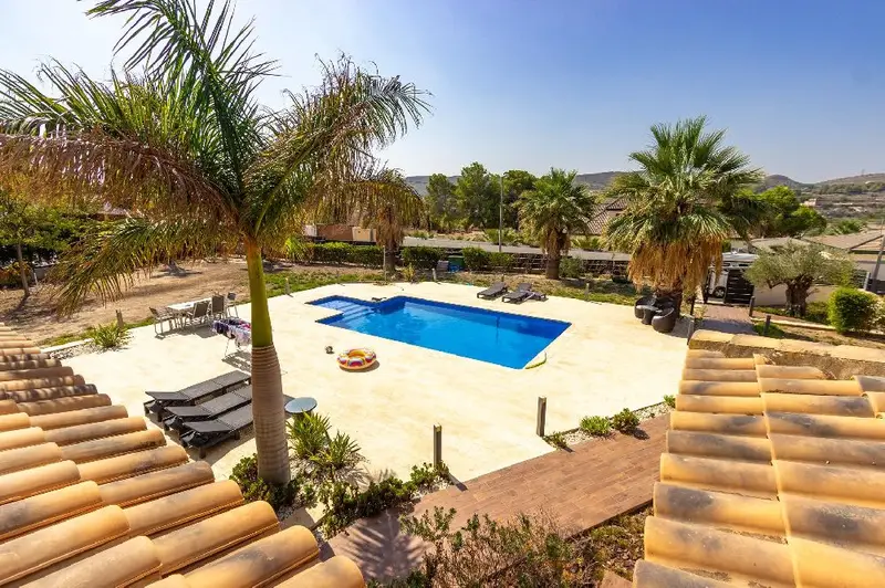 Chalet en Rebolledo con Terraza 442m2 - Lujo y comodidad