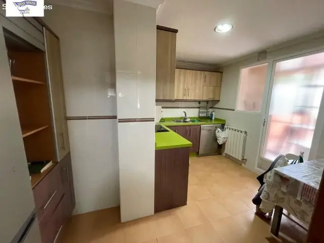 Piso Estudiantes Garaje Seminario Tres Habitaciones Dos Baños