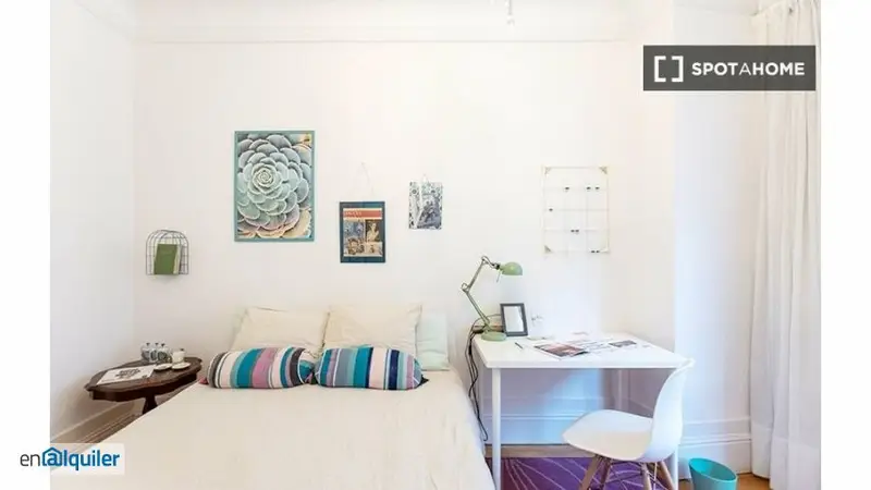 Furnished room for rent with terrace in Bilbao