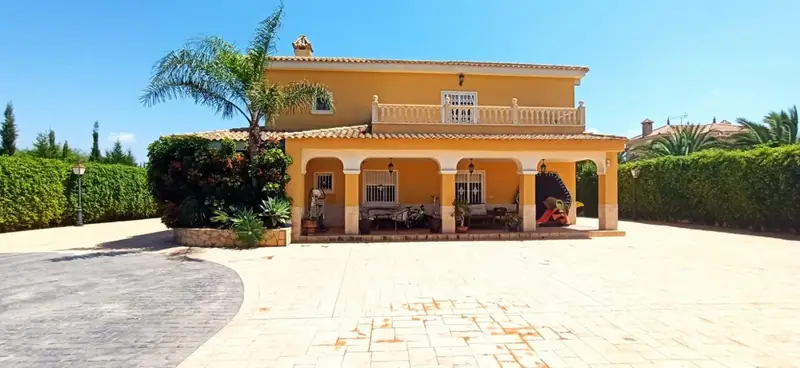 Chalet en Valverde Elche con Chimenea Piscina y Jardin