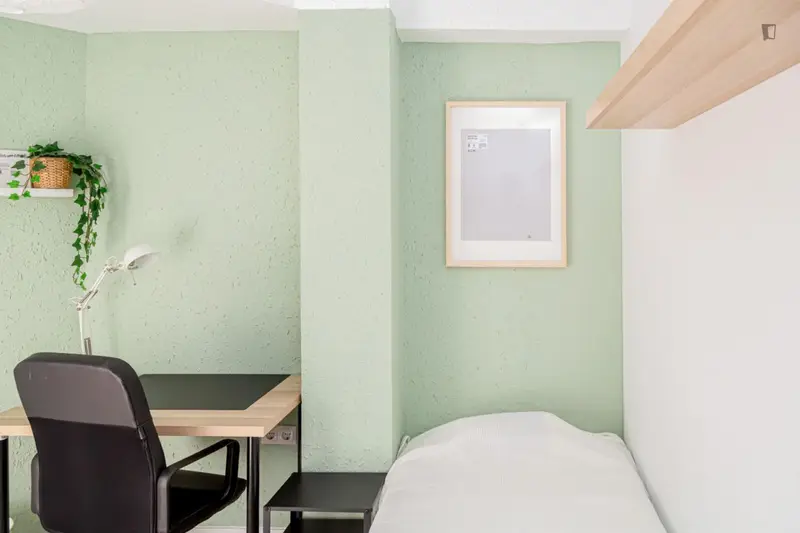 Habitacion Individual con Balcon - Estudiantes y Profesionales