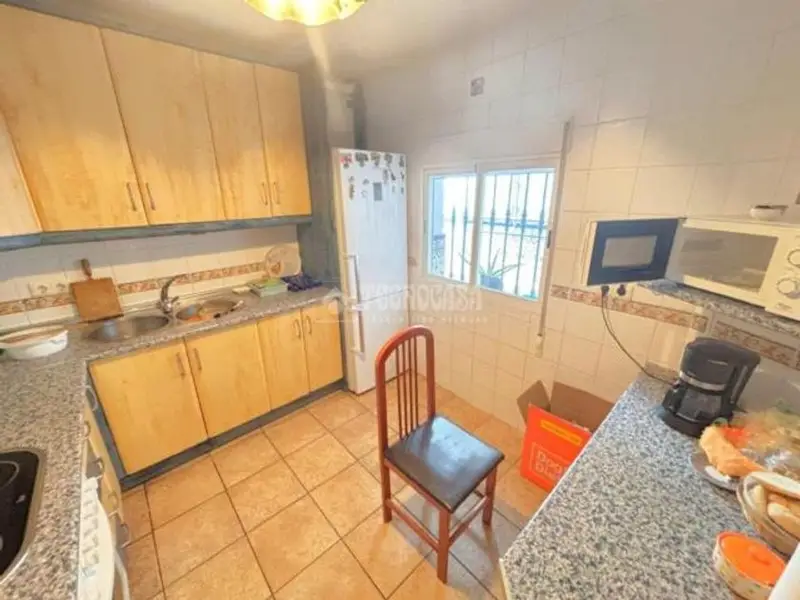Chalet en Venta en Badajoz: 3 Dormitorios, Terraza y Patio
