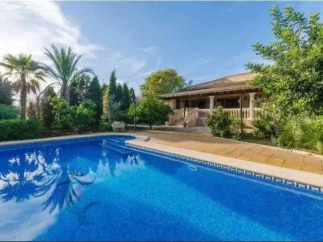 Villa con Piscina Privada y Vistas a la Sierra de Tramuntana