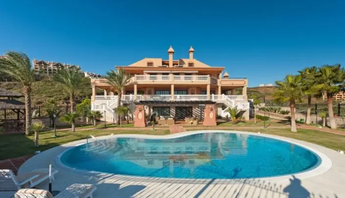 Villa de Lujo 7 Dormitorios con Vistas al Mar y Golf