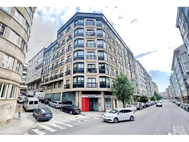 Piso en Venta en Ourense con Patio y Local Altillo