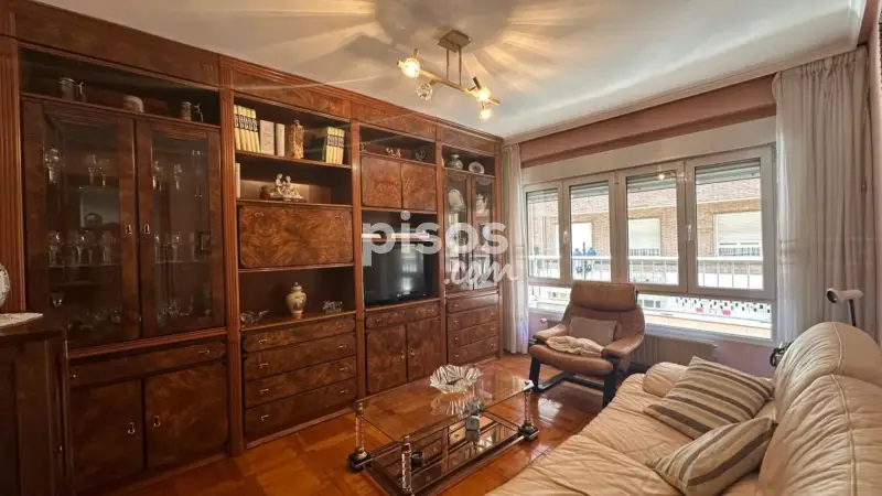 Piso en venta en Naranco Oviedo tres habitaciones balcon