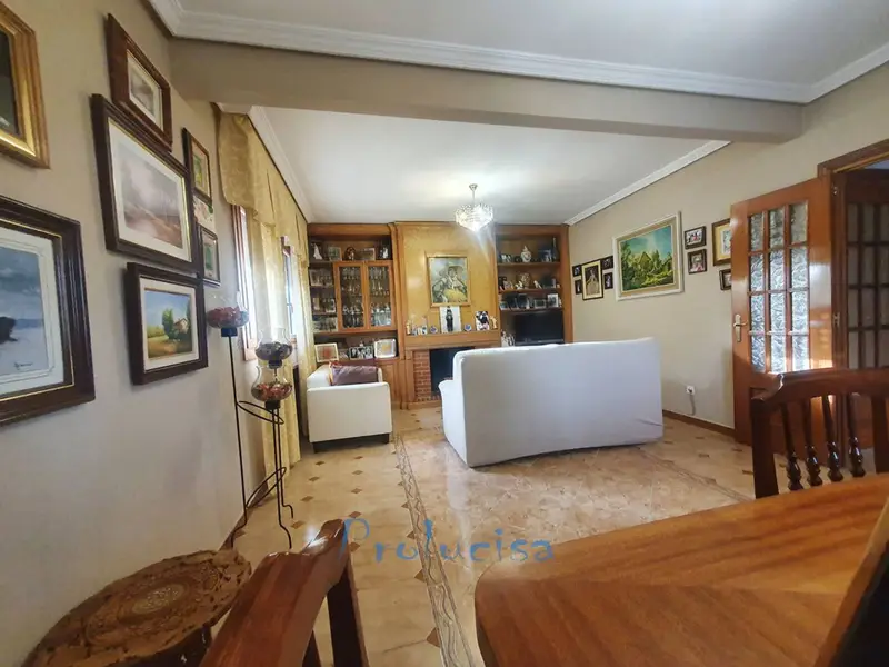Chalet con Piscina y Terraza en Moraleja de Enmedio