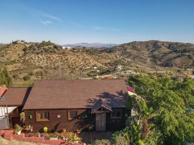 Casa de Madera en Monda con Vistas Panorámicas y Piscina
