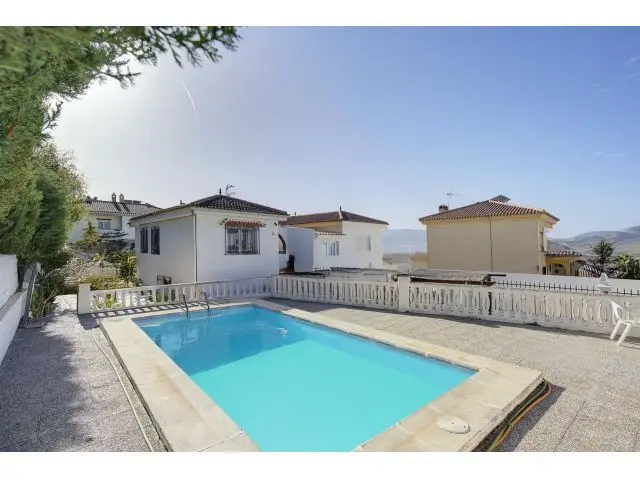 Chalet Pareado en Padul con Piscina Privada