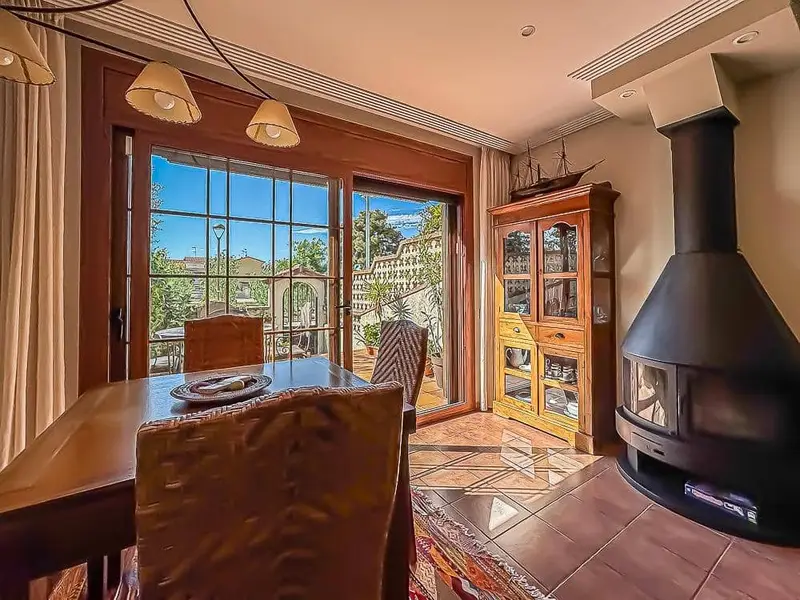 Casa Pareada Reformada en Cubelles Barcelona