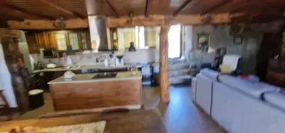 Casa de Piedra Reformada con 9 Habitaciones y 2 Apartamentos