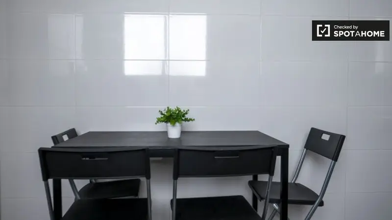 Apartamento de 6 dormitorios y 2 baños en Valencia