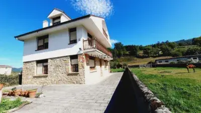 Chalet en venta en Revilla