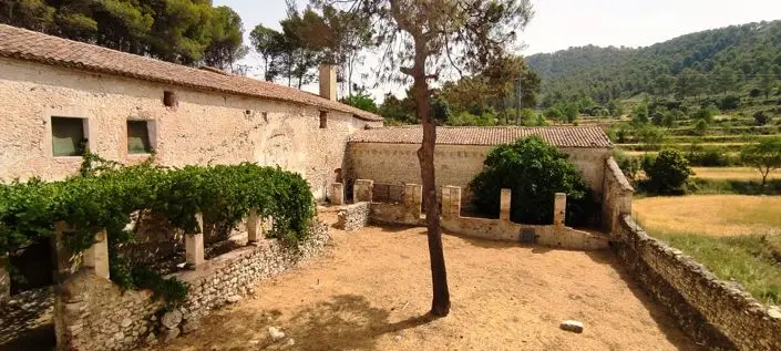 Finca Rustica con 12 Dormitorios en Sierra Mariola