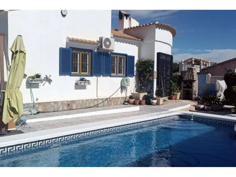 Villa con Piscina y Terraza en Orihuela 4 Dormitorios 2 Baños