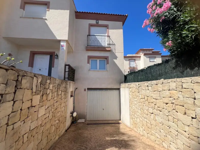 Casa Adosada en Alfaz del Pi 262m2 Jacuzzi Jardin 4 Dormitorios