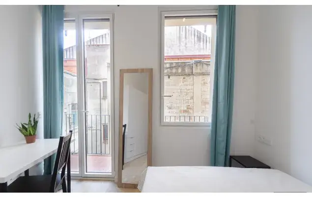 Habitaci
ón 75m
² Co-living Poble Sec Barcelona