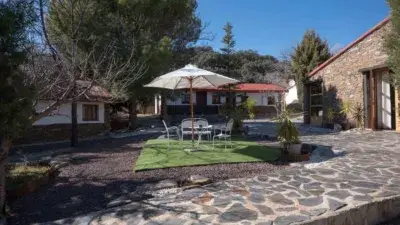Finca Rústica con 5 Bungalows y Restaurante en Sierra Nevada