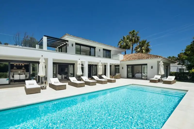 Villa de 5 Dormitorios en Nueva Andalucia
