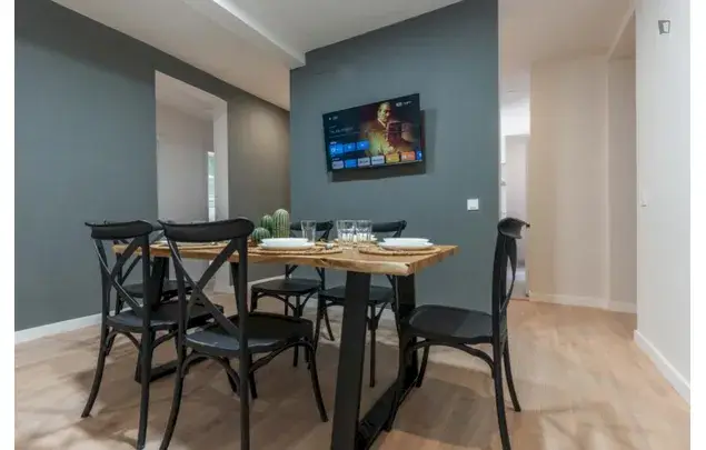Apartamento 9 Dormitorios Madrid Centro Alquiler 3-24 Meses