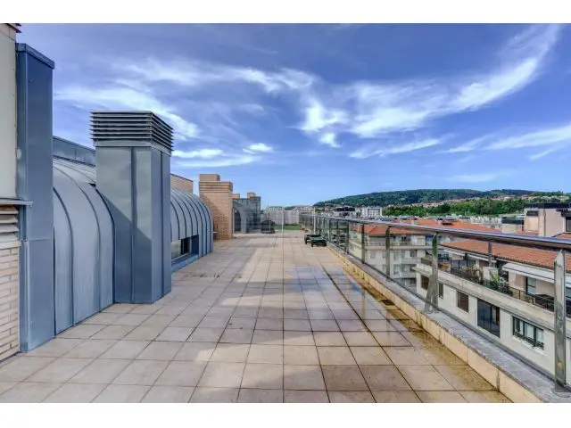Apartamento Renovado con Terraza de 75m2 en Donostia