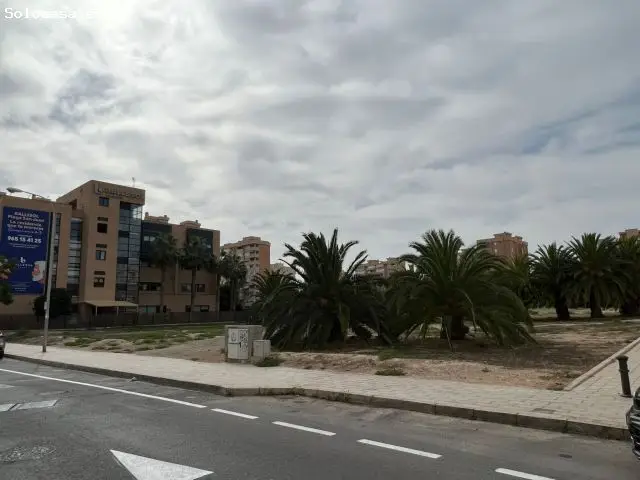 Edificio Dotacional Playa San Juan Negocios