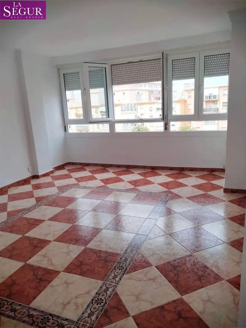 Piso en venta en Cadiz ciudad 4 dormitorios 2 baños reformados