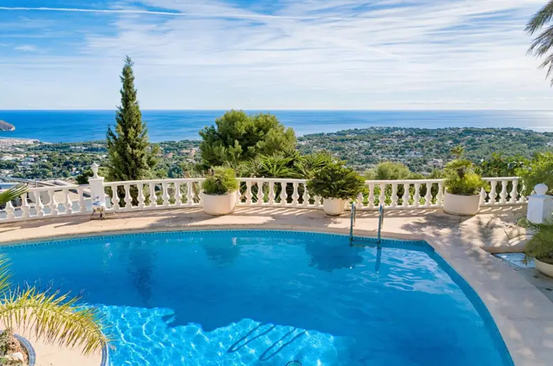 Chalet en Benimeit con Vistas al Mar y Gran Potencial