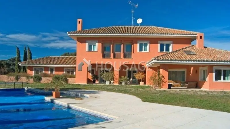 Villa en Ciudalcampo 750m2 con Piscina y Pista de Padel