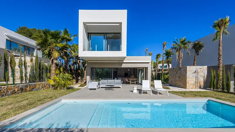 Villa de Lujo en Las Colinas Golf con Piscina
