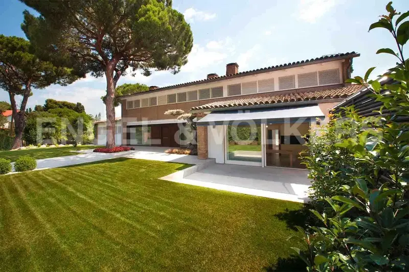 Chalet en Pedralbes 700m2 Jardin 2000m2 Piscina Reformado