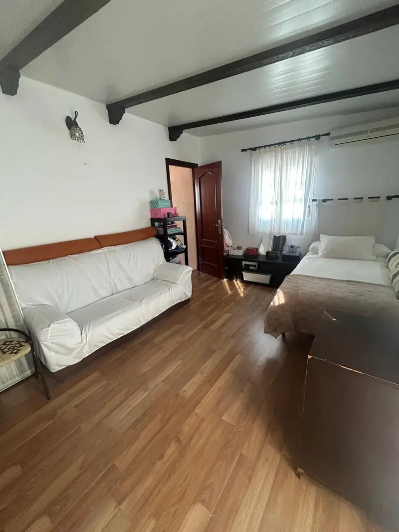 Dúplex en venta. Piso dúplex única vivienda en todo el edificio , reformado con mucho gusto y con amplias terrazas, una de ellas con Jacuzzi.