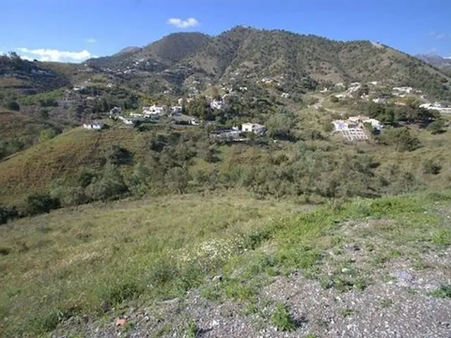 Terreno en Venta Competa: 12158m2 con Vistas Panoramicas