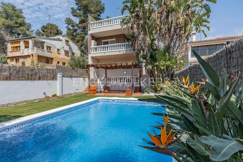Chalet en Venta en Cubelles Barcelona con Vistas al Mar