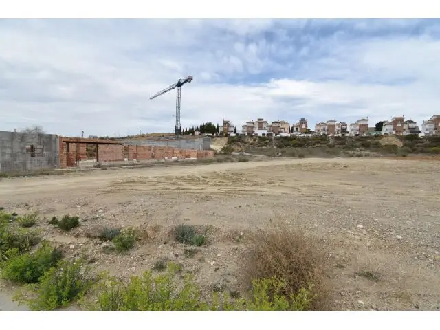 Solar en Cañadas del Parque Dílar para chalet unifamiliar