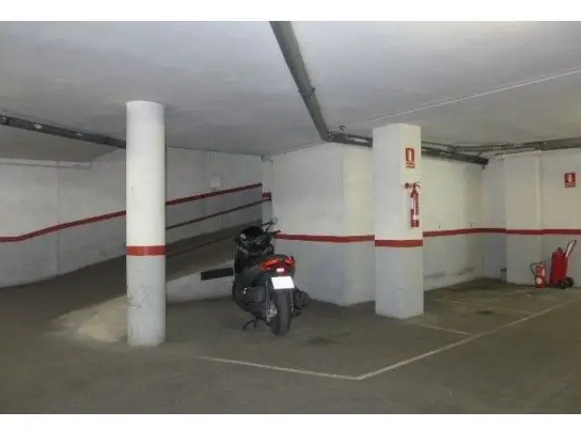 Parking moto alquiler Barcelona julio 2025