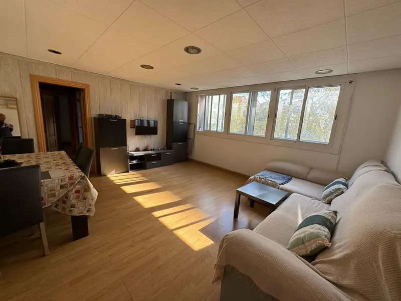 Venta Piso Reformado Fontsanta Cornellà 3 habitaciones Cerca Transporte