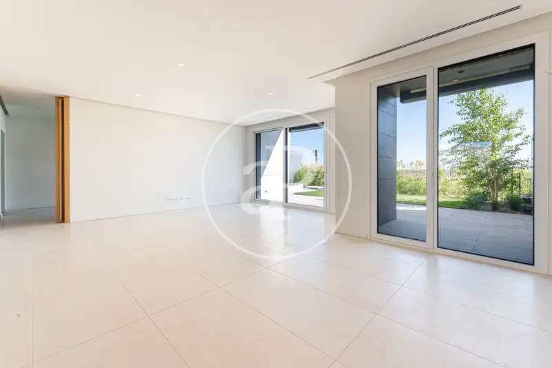 Duplex de Lujo en La Finca con Piscina Privada y Domótica