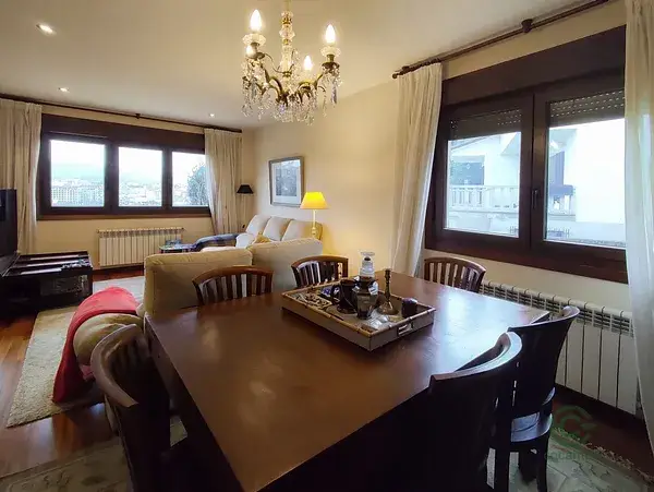 Casa en Poio con vistas a la Ria - 4 dormitorios, garaje y jardin