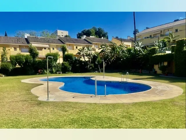 Adosado 3 Dormitorios Nueva Milla de Oro Piscina Jardin