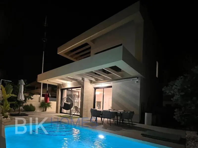 Venta Villa lujoso en Los Montesinos - Ref: VIL_1173